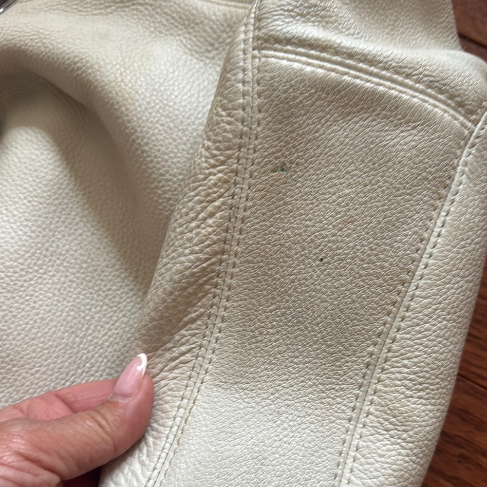 Michael Kors Fulton Elegant White Leather  Bag - Picture 10 of 14